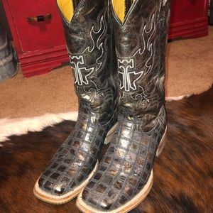 “Meow” Tin Haul women’s boots